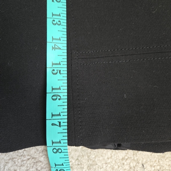 BANANA REPUBLIC Black Cropped Jacket With Asymmetrical Zip And Zipper Details. 2 - Picture 15 of 15